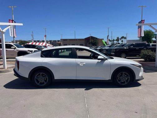 Snow White Pearl 2025 Kia K4 LXS