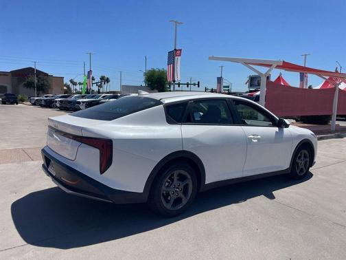 Snow White Pearl 2025 Kia K4 LXS