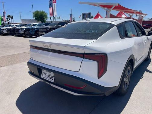 Snow White Pearl 2025 Kia K4 LXS