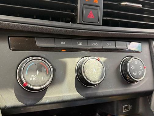 Black Uni 2019 Volkswagen Jetta 1.4T S