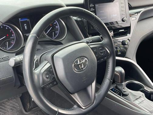 Ice Edge 2022 Toyota Camry SE