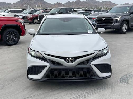 Ice Edge 2022 Toyota Camry SE