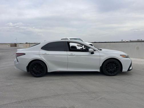 Ice Edge 2022 Toyota Camry SE