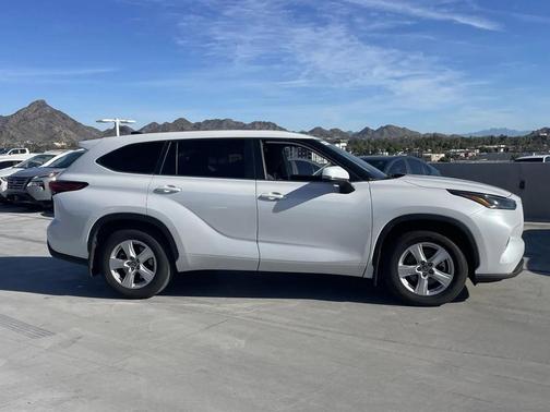 2023 Toyota Highlander LE