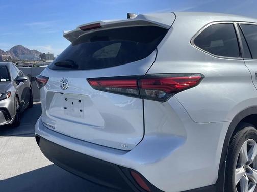 2023 Toyota Highlander LE