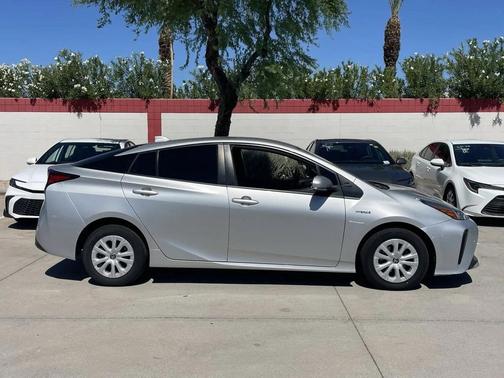 2021 Toyota Prius LE