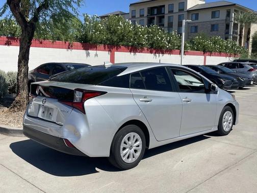 2021 Toyota Prius LE