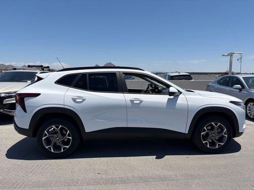 Summit White 2025 Chevrolet Trax LT