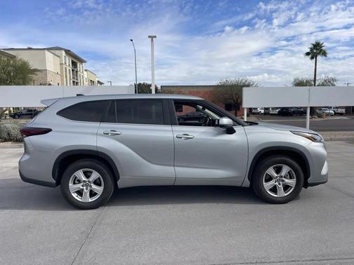 2025 Toyota Highlander LE