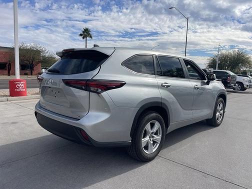 2025 Toyota Highlander LE