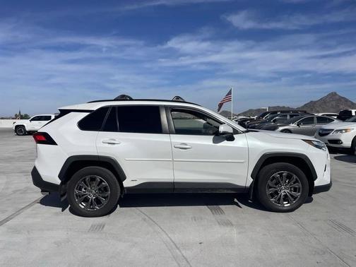 2023 Toyota RAV4 Hybrid XLE Premium