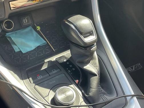 2023 Toyota RAV4 Hybrid XLE Premium