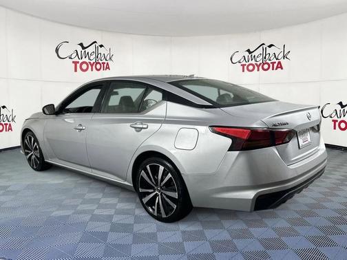 2021 Nissan Altima SR FWD