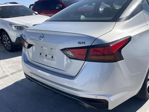 2021 Nissan Altima SR FWD