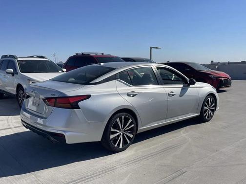 2021 Nissan Altima SR FWD