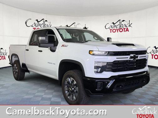 Summit White 2026 Chevrolet Silverado 2500 Custom