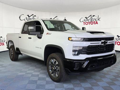 Summit White 2026 Chevrolet Silverado 2500 Custom