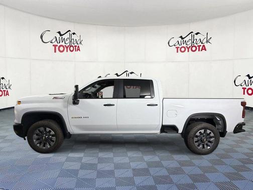 Summit White 2026 Chevrolet Silverado 2500 Custom