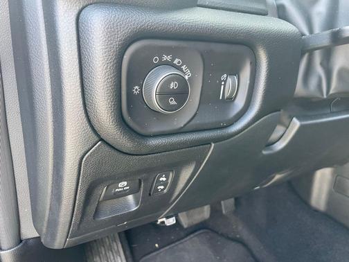 Delmonico Red Pearlcoat 2025 RAM 1500 Big Horn/Lone Star