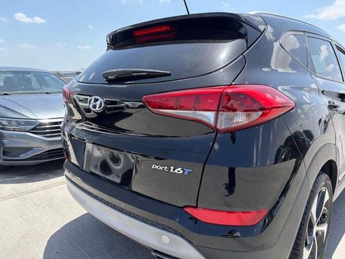 Black Noir Pearl 2017 Hyundai TUCSON Sport