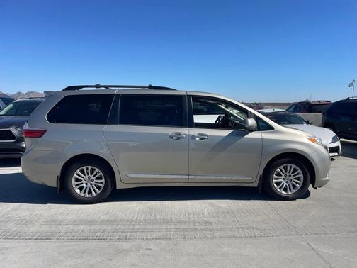 2017 Toyota Sienna XLE Premium