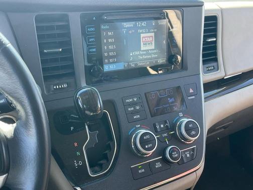 2017 Toyota Sienna XLE Premium