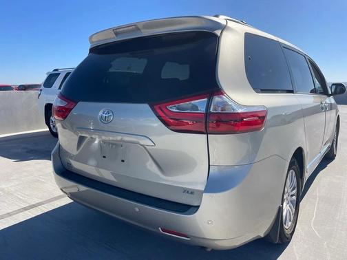 2017 Toyota Sienna XLE Premium