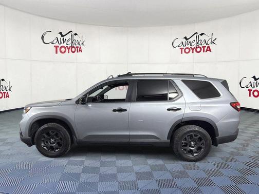Lunar Silver 2024 Honda Pilot TrailSport