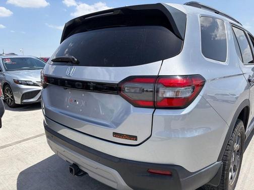 Lunar Silver 2024 Honda Pilot TrailSport