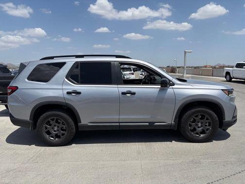 Lunar Silver 2024 Honda Pilot TrailSport