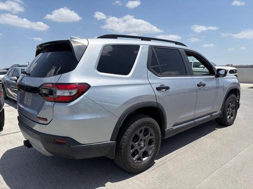 Lunar Silver 2024 Honda Pilot TrailSport