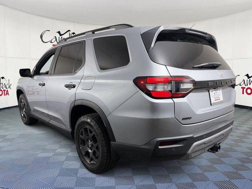 Lunar Silver 2024 Honda Pilot TrailSport