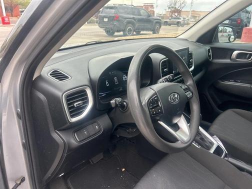 2023 Hyundai VENUE SE