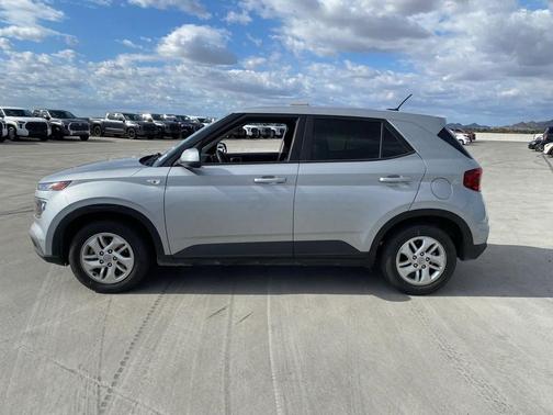 2023 Hyundai VENUE SE