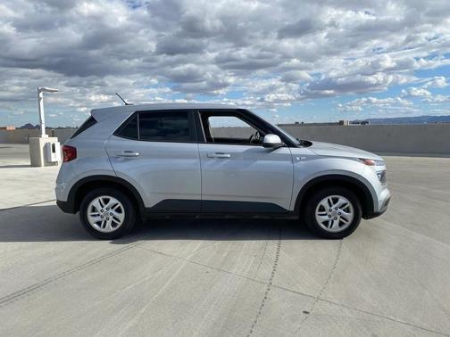 2023 Hyundai VENUE SE