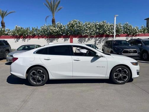 2022 Chevrolet Malibu FWD LT