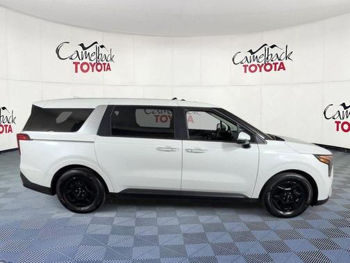 Snow White Pearl 2026 Kia Carnival LXS