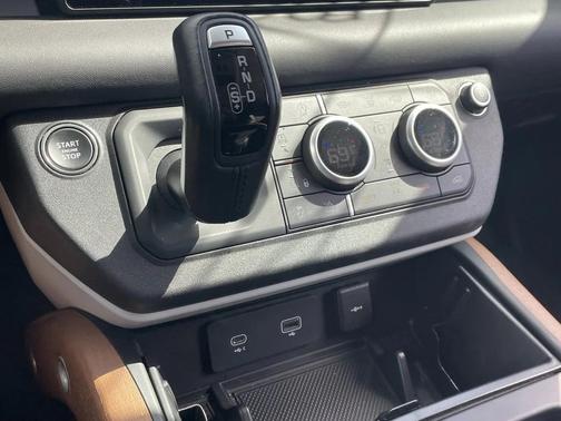 2023 Land Rover Defender 110 SE