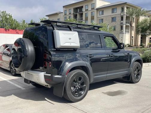 2023 Land Rover Defender 110 SE