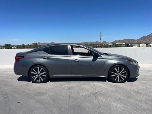 2020 Nissan Altima SR FWD