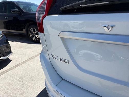 Crystal White Pearl 2015 Volvo XC60 T6 R-Design
