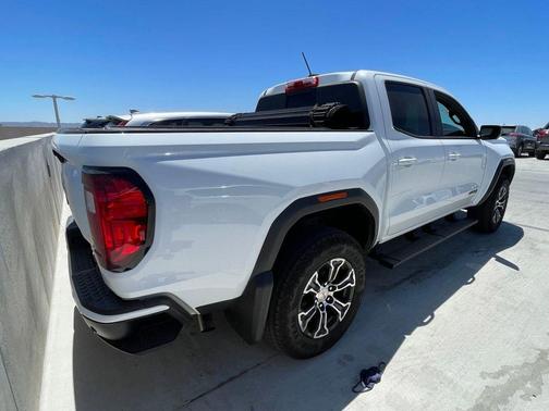 Summit White 2024 GMC Canyon AT4