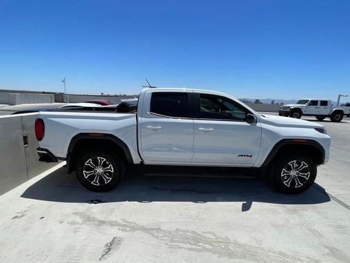 Summit White 2024 GMC Canyon AT4
