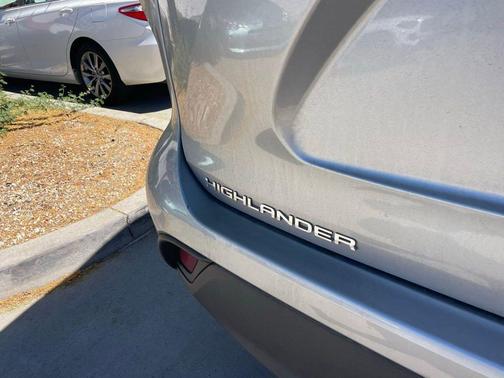 Celestial Silver Metallic 2023 Toyota Highlander Hybrid LE