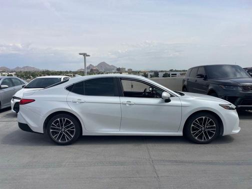 Wind Chill Pearl 2025 Toyota Camry XLE