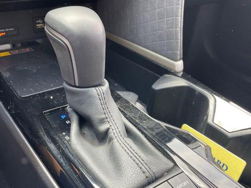 Wind Chill Pearl 2025 Toyota Camry XLE