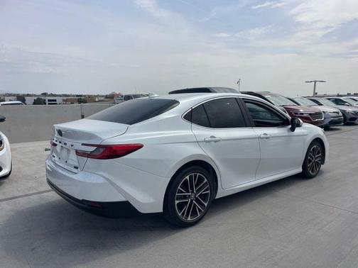 Wind Chill Pearl 2025 Toyota Camry XLE