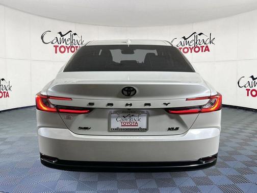 Wind Chill Pearl 2025 Toyota Camry XLE