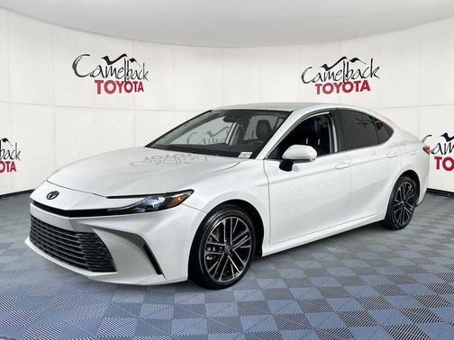 Wind Chill Pearl 2025 Toyota Camry XLE