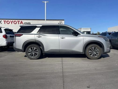 2024 Nissan Pathfinder S 4WD